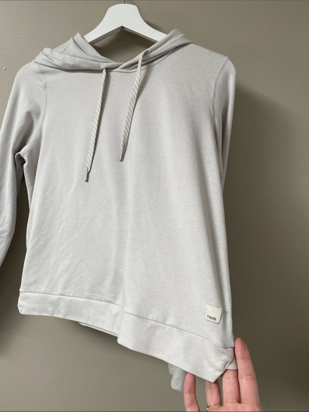 Vuori Halo Essential Hoodie Light Grey Dreamknit Athletic Loungewear - Picture 3 of 6